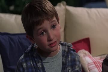 Home Alone PART 4 Taking Back the House 2002 Dub in Hindi thumb