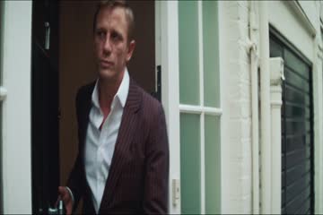 Layer Cake 2004 Dub in Hindi thumb