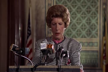 The Naked Gun From the Files of Police Squad! 1988 Dub in Hindi thumb