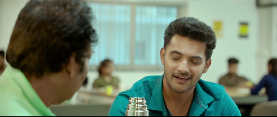 Crazy Fellow (2022) Hindi Dubbed Movie video thumbnail 2